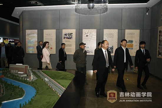 3省政协副主席支建华,省政协副秘书长勾泽川,提案委员会主任肖欣。提案委员会副主任邓友平以及部分省政协委员等同志参观球王会官网展览馆.JPG