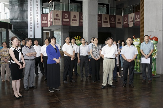 1全国人大常委会委员、全国人大教科文卫委员会副主任委员、民进中央副主席、中华职业教育社专家委员会主任王佐书带队的中华职教社调研组一行10人来我校开展专题调研.jpg