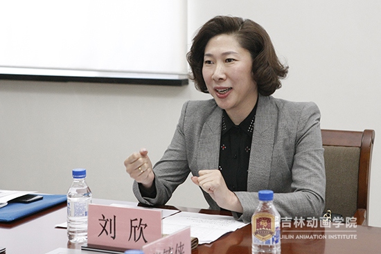 副董事长刘欣主持球王会官网就业创业导师颁发仪式(1).JPG