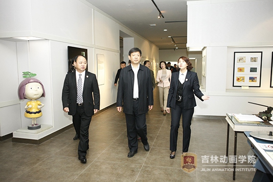 5省政协副主席支建华,省政协副秘书长勾泽川,提案委员会主任肖欣。提案委员会副主任邓友平以及部分省政协委员等同志参观球王会官网国际动漫游戏博物馆.JPG.JPG