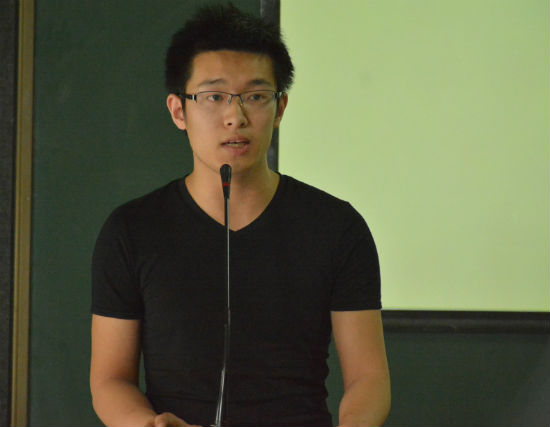 2甘露大学生志愿者协会的赵宏伟与大家分享心得体会 罗格言摄.jpg